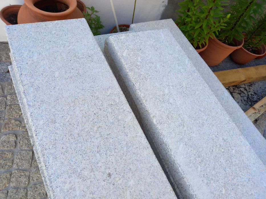 Pedra em Granito /chapim / muro (so por encomenda) 26€ metro linear