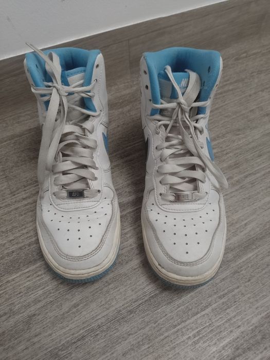 Sprzedam damskie buty sportowe firmy Nike rozmiar 36.
