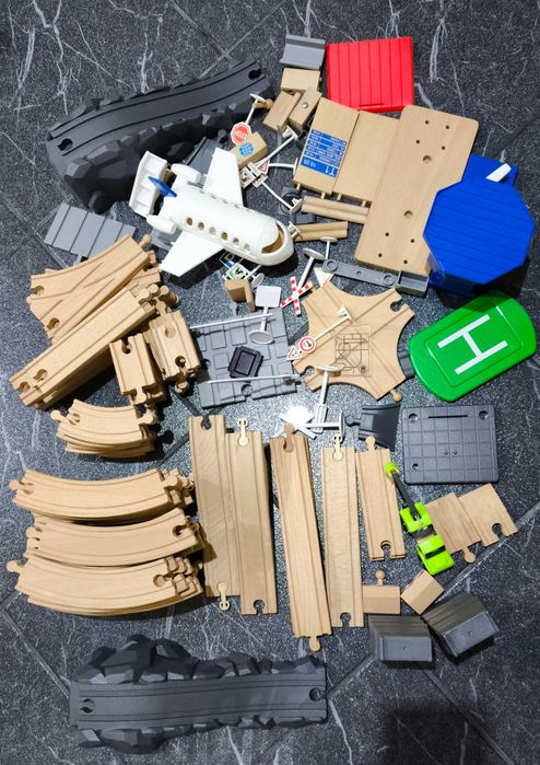 Conjunto de comboio de madeira + acessórios (pistas, avião e sinais)