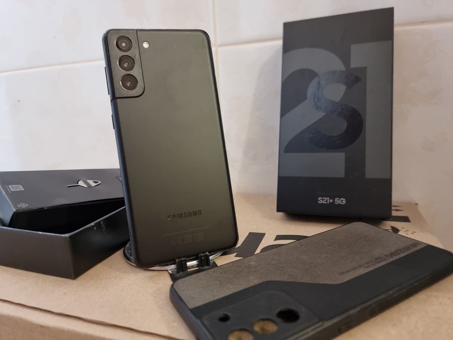 Продається samsung galaxy s21+ plus з коробкою, чехлом, зарядним, документами, првністю робочий, лише косметичні подряпини декуди, томущо не новий