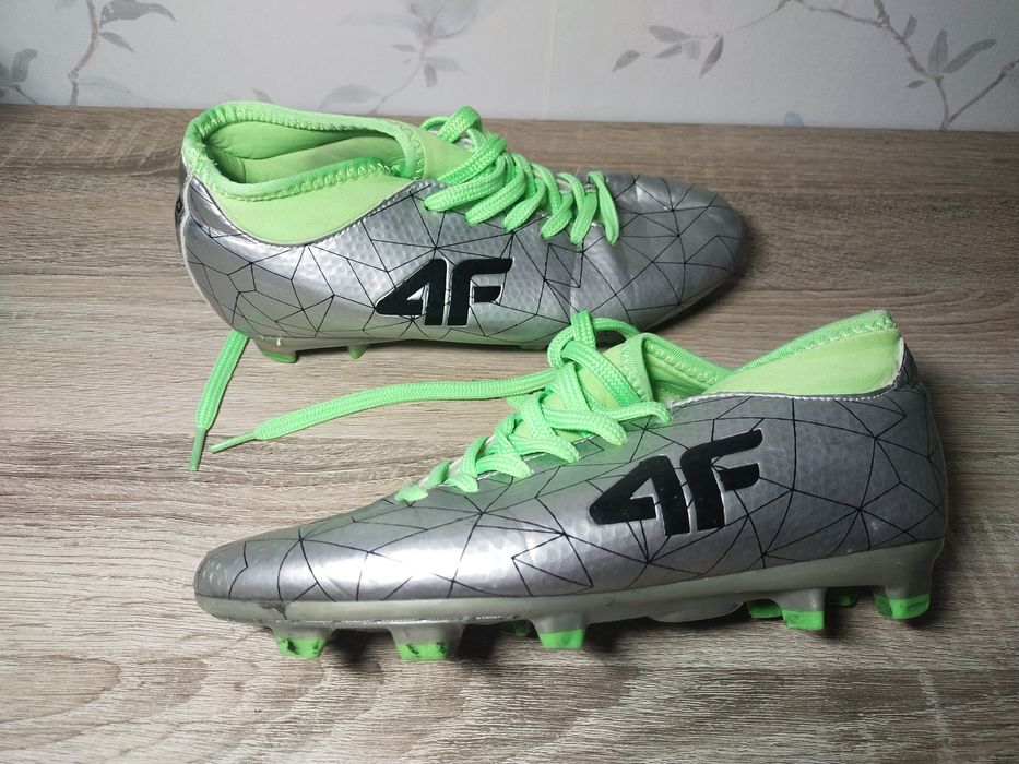 Buty piłkarskie 35 - Korki 4F