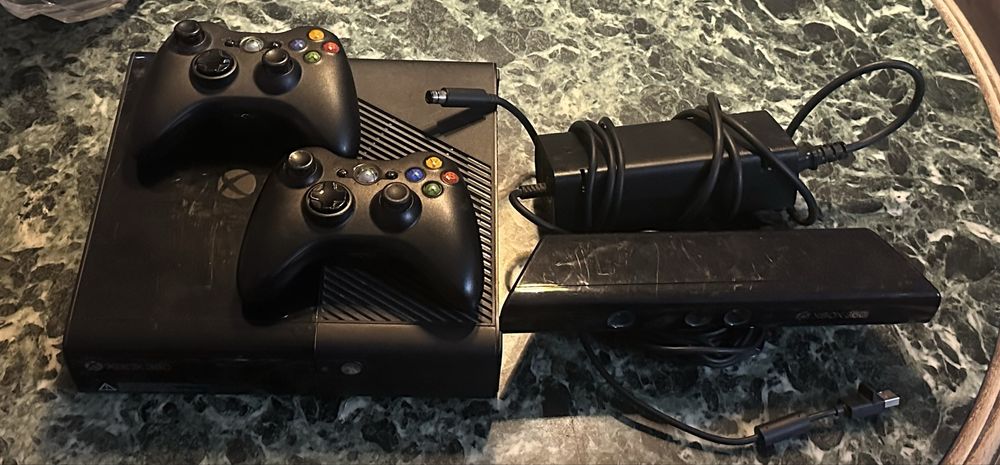 Xbox 360 2 pady i kinect + 7 gier