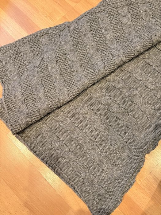 szary koc dzianinowy 120x200 splot warkoczowy skandynawski pleciony