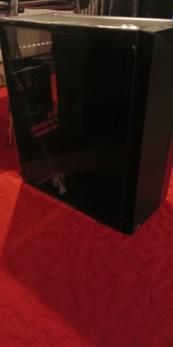 Obudowa Aerocool SPLIT RGB Mid Tower – prawie nowa, folia na panelu