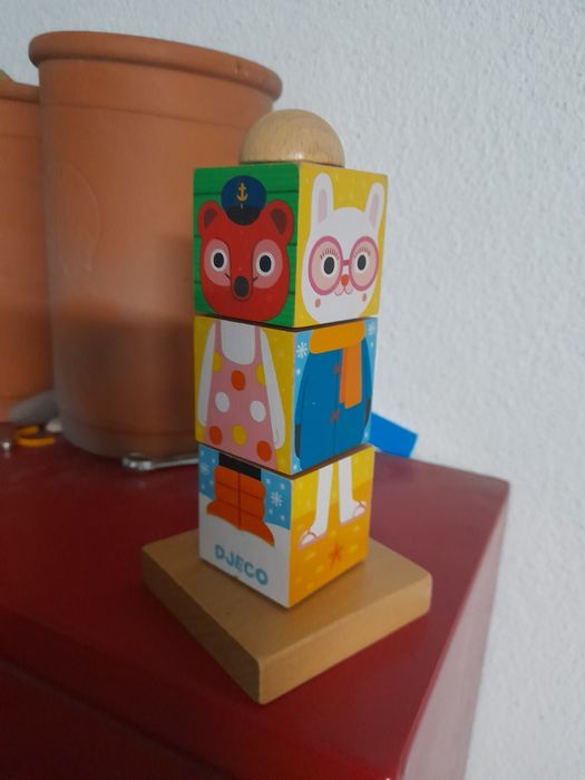 Brinquedos didáticos em madeira