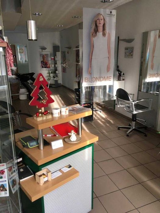 Lada recepcja fryzjerska, kosmetyczna,
