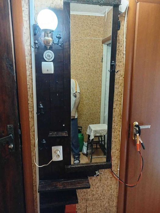 Шкаф. Кресло-кровать.Зеркало.