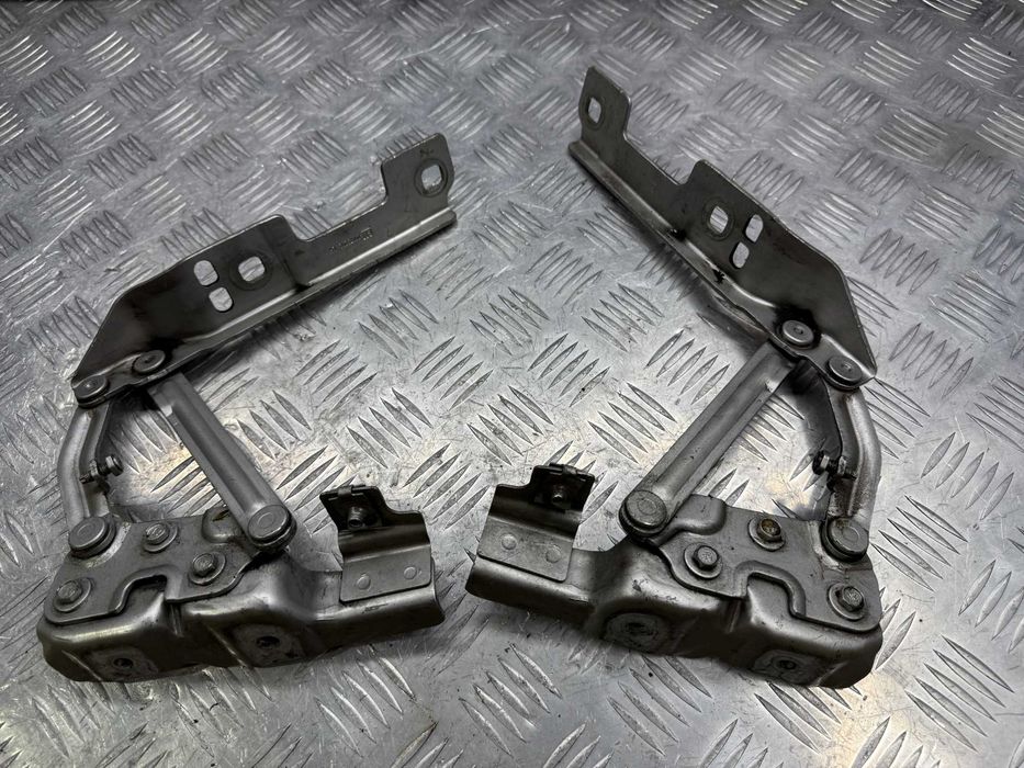 Петли капота петля левая правая Opel Astra j 13270788  13270787