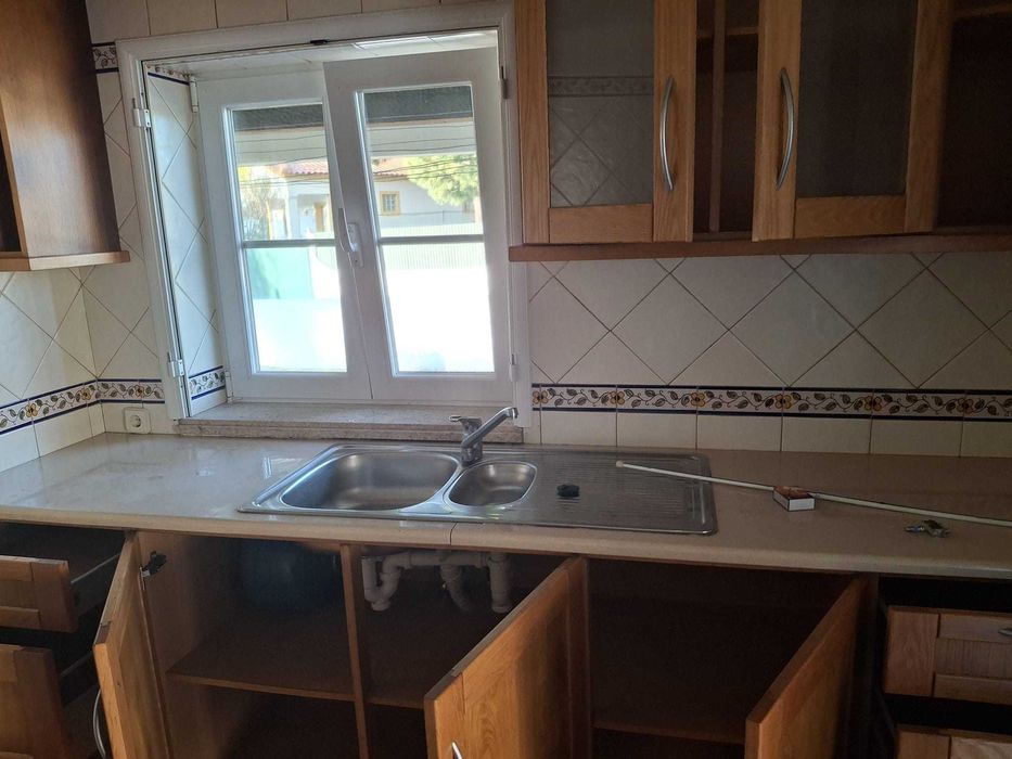 Aluga se t2 chão da parada