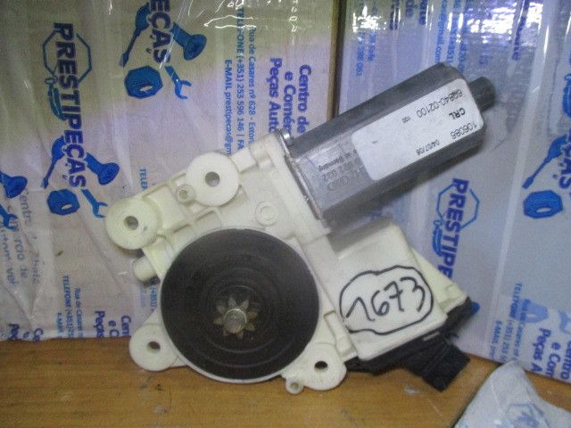 Motor vidro trás esquerdo TOYOTA Corolla Sedan (_E15_)