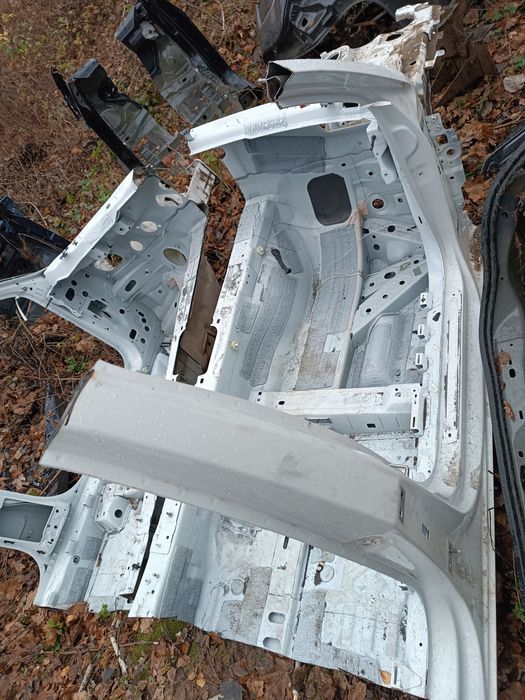 Ауді А4 B9 Audi S line quattro розборка розбірка чверть безпека цапфа