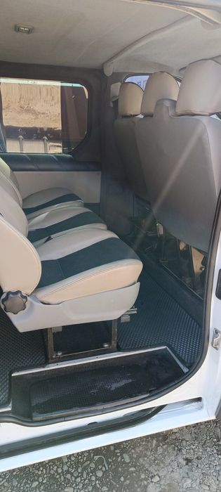 Мікроавтобус Opel Vivaro