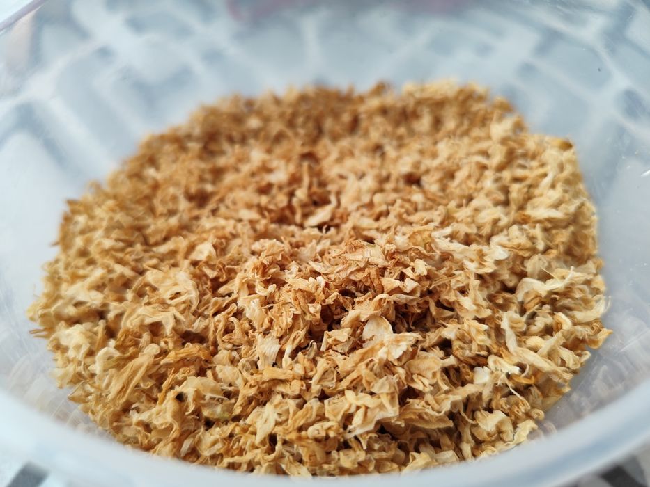 Konfetti drobne suszone płatki kwiatów naturalne ślub wesele boho beżo