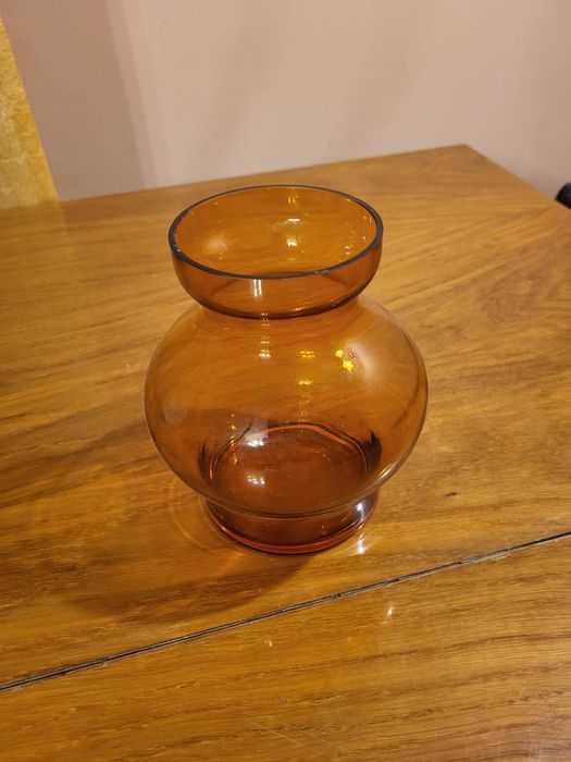 Wazonik z brązowego szkła z PRL