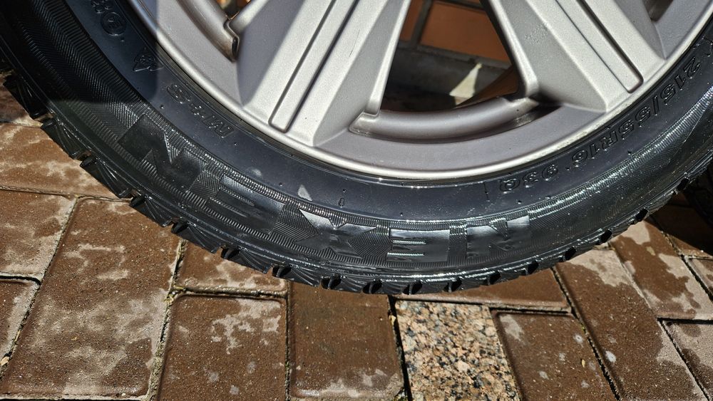 Комплект дисків з зимовою гумою 215 55 16. 5×114.3 7j et40.