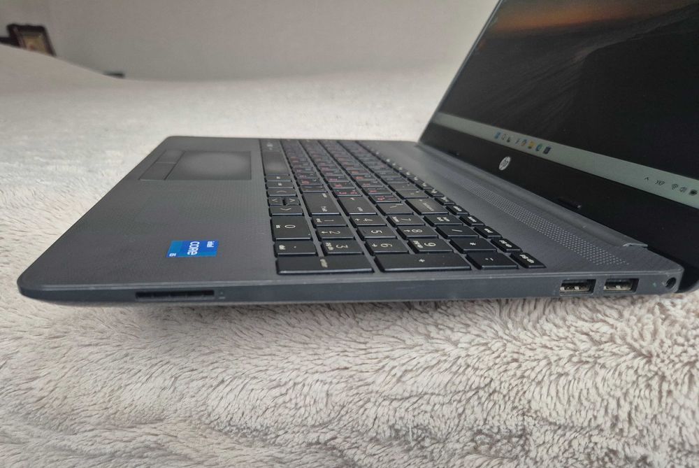 Ноутбук HP 250 G8 4L1Q8UT Intel i5-1135G7 15.6" FHD IPS 16Gb 256Gb SSD