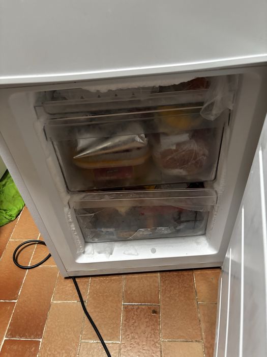 Frigorífico Combinado Selecline 170L - A Funcionar Perfeitamente