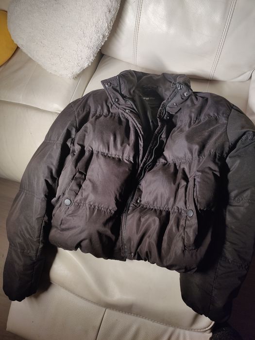 Жіноча чорна курточка