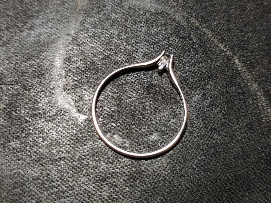 Кольцо 16.5 з брильянтом.біле золото 750 проби.вага 1.01 грамм!Італія.