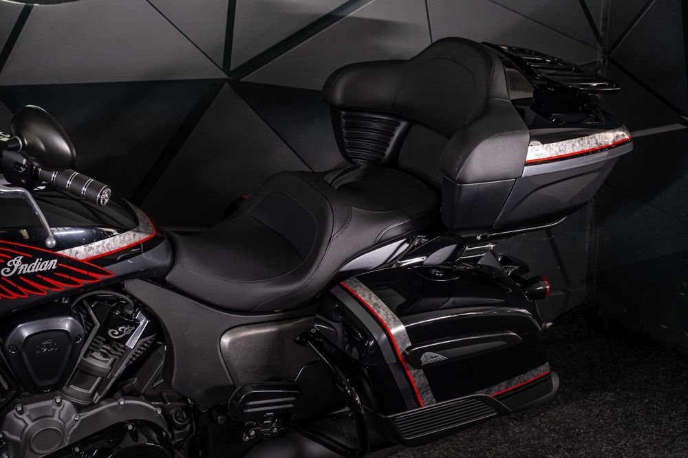 Indian Pursuit Dark Horse