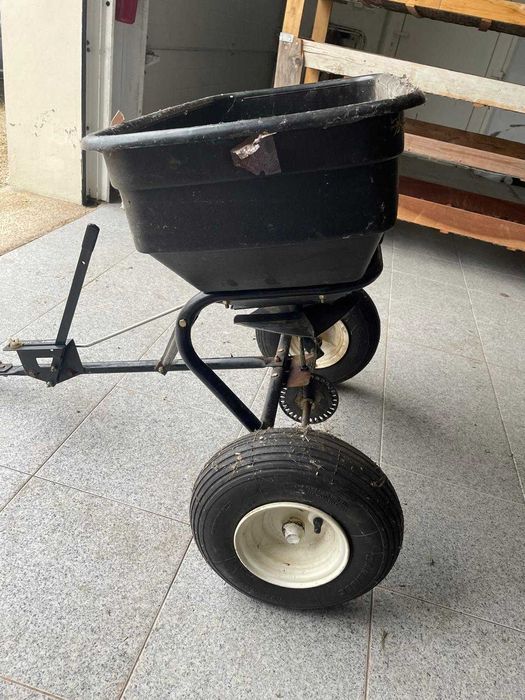 ADUBADOR para relvado