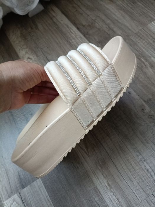 Продам шльопанці розмір 40!