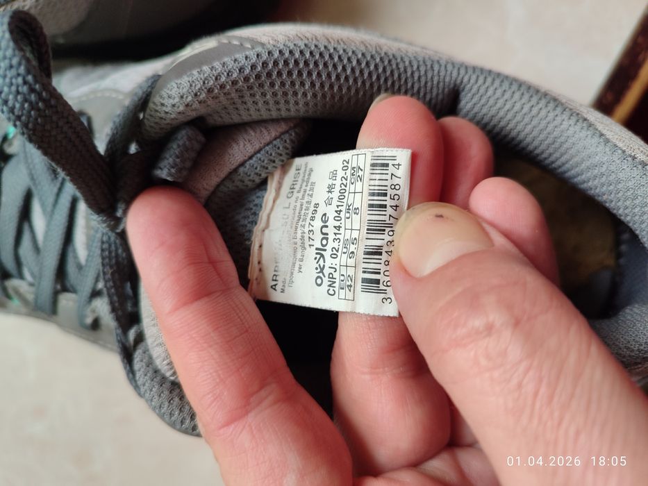 Кросівки фірмові