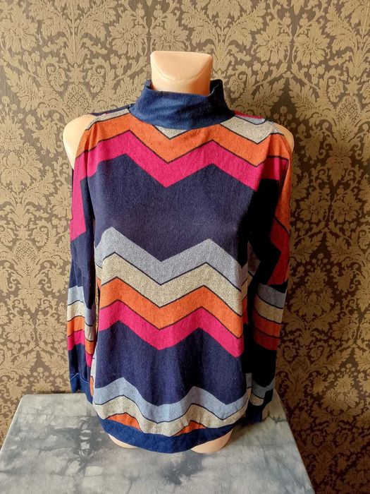 sweter w paski wzory z golfem
