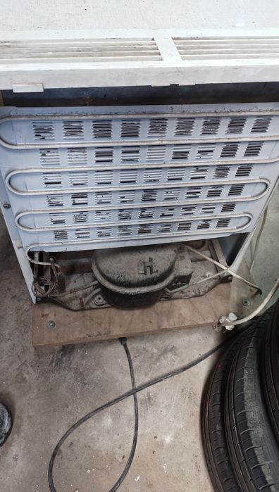 Zamrażarka mała sprawna