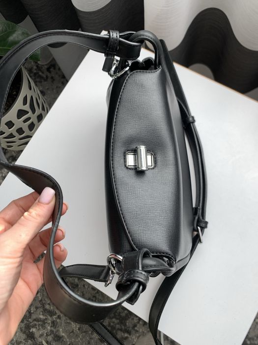 Чорна маленька сумка