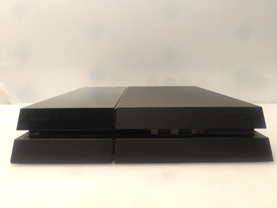 PlayStation 4 + FIFA 17 + Acessórios