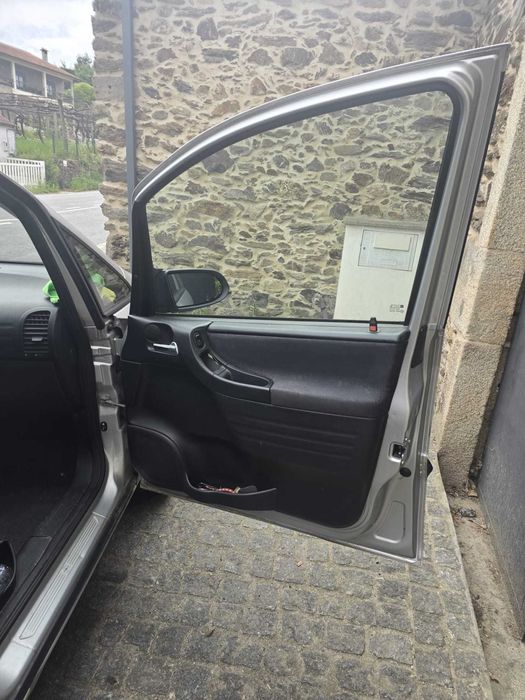 Carro  Opel Zafira 2001 7 lugares para venda 170 mil kilometros rodados