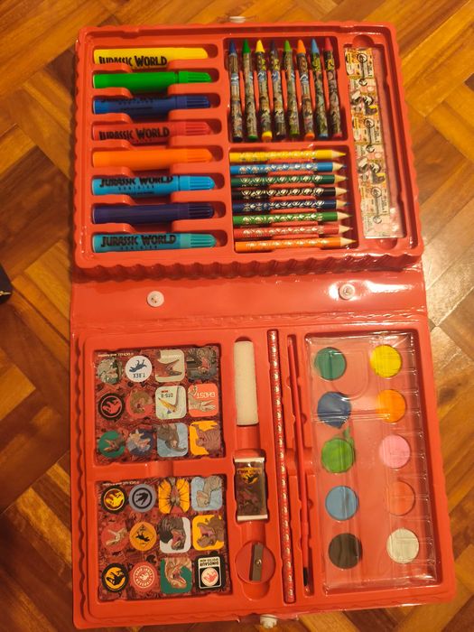 Brinquedos e material diverso