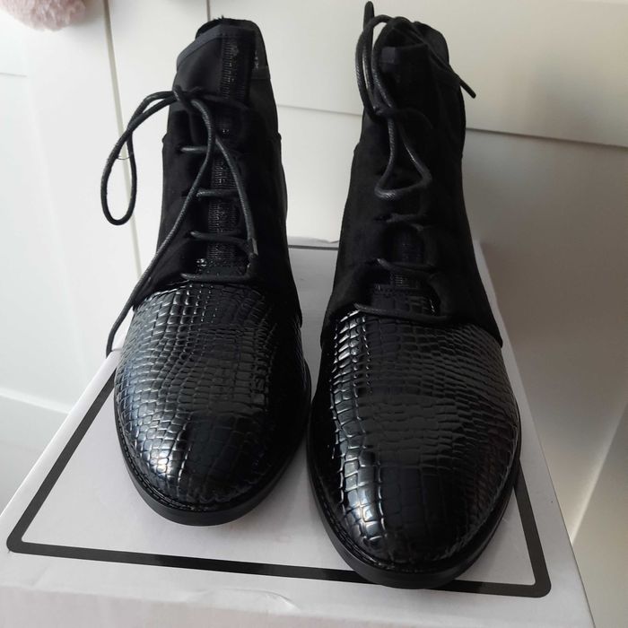 Botki damskie czarne r. 39