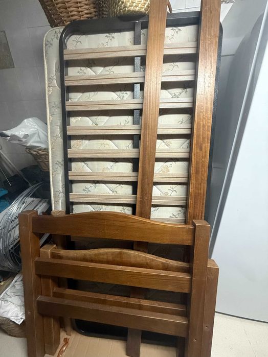 Cama de solteiro em madeira com estrado novo e colchão