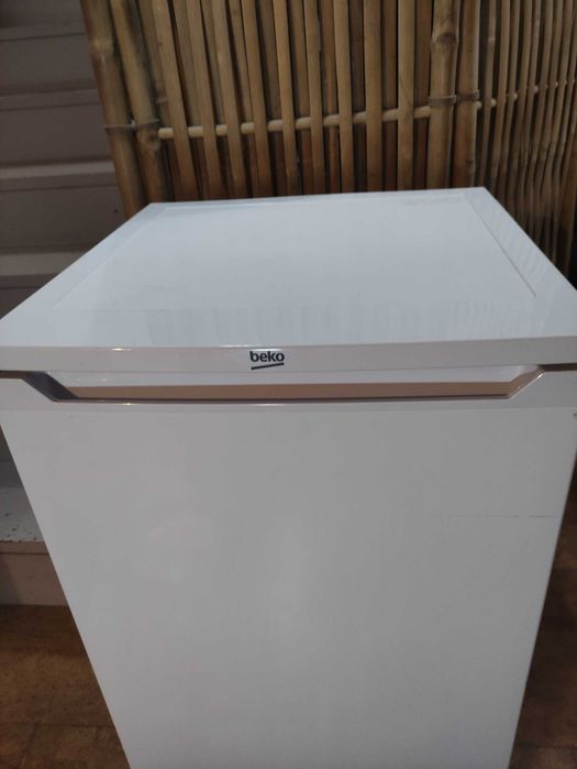 Arca Congeladora Vertical 65L (Branco) - BEKO