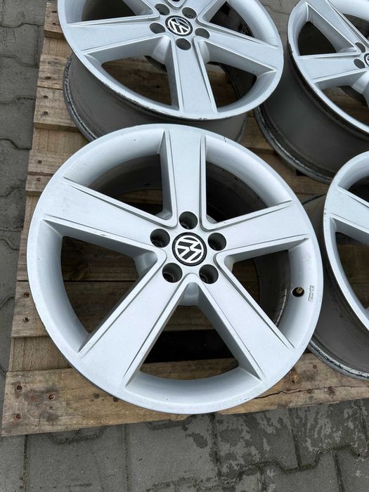 7jx17 17" ET38 Volkswagen VW Seat 5x100 komplet ładne