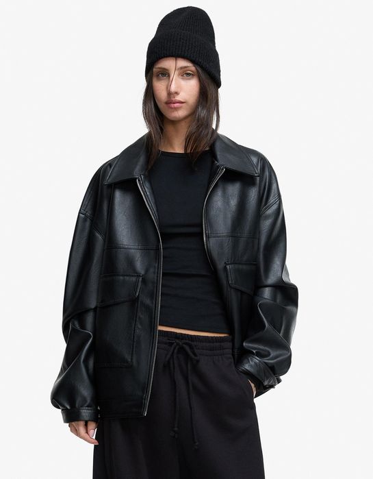Bershka тепла шапка із суміші вовни чорного кольору