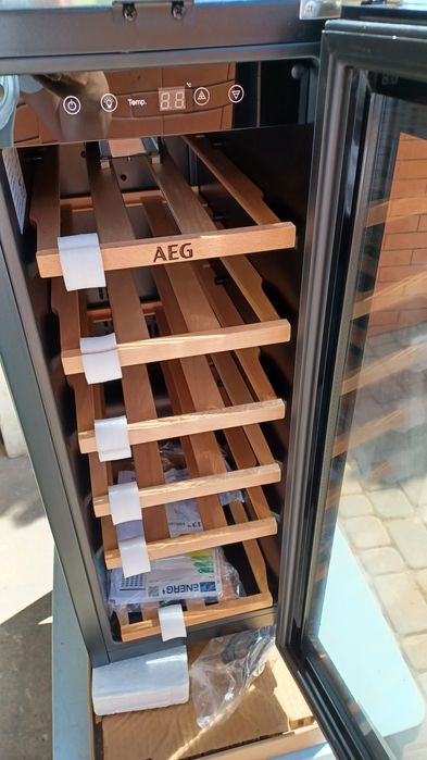 Lodówkę do wina AEG SWB63001DG Nowa