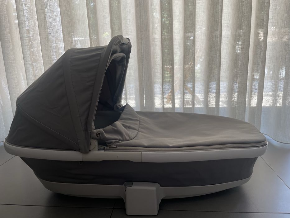 Carrinho quinny moodd, alcofa dobrável, adaptadores, babycoque bébéconfort e isofix 2Wayfix