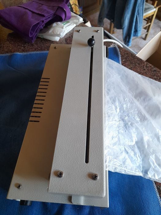 Aparelho para fechar sacos de plastico