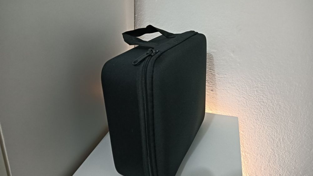 Drone e controle com ecra64174795296513124