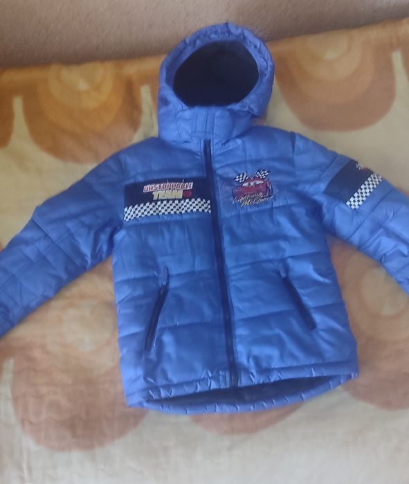 Продам куртку на мальчика
