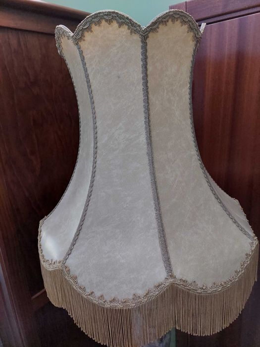 Candeeiro de Pé em Pele