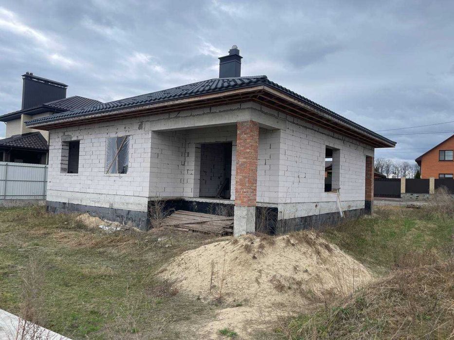 Будинок-недобудова в Станишівці