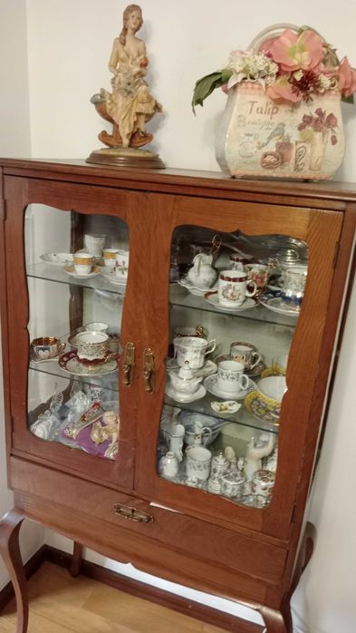 Mobília de sala Madeira  em muito bom estado