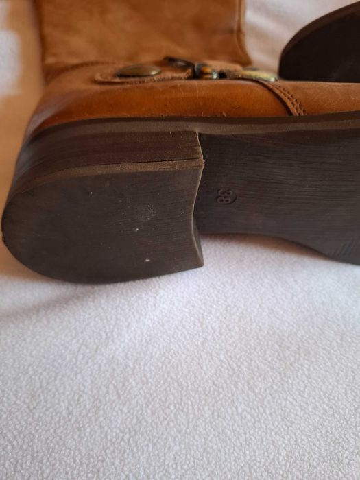 Botas cano alto pele castanha