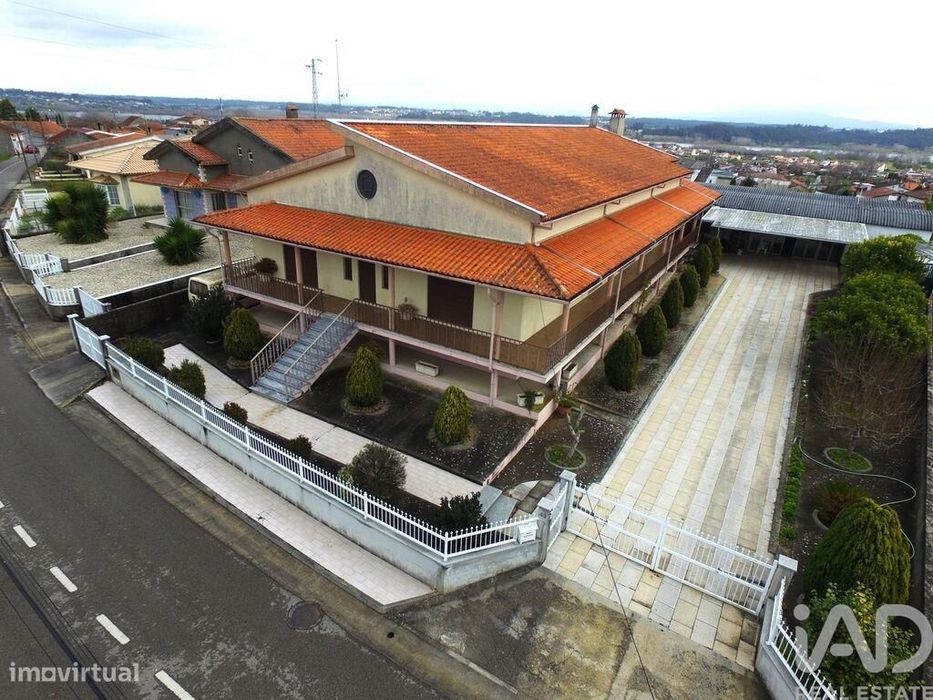 Casa / Villa T6 em Fermentelos de 320,00 m2