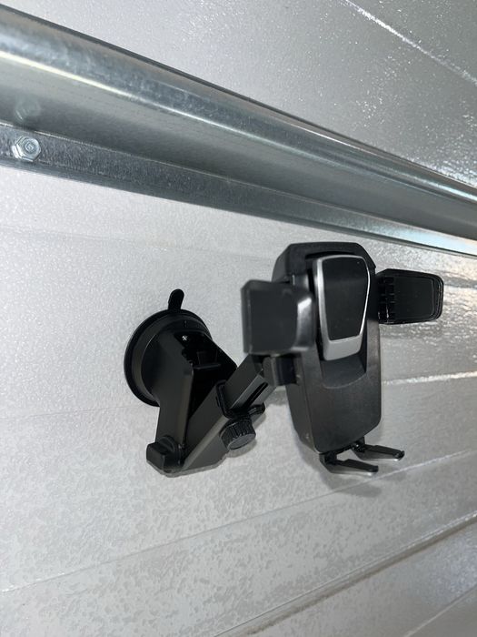 Universal Car Mobile Phone Mount, Brand New and in Original Box!64738752054786120