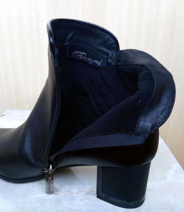 Новые демисезонные полусапожки 37,5р кожа